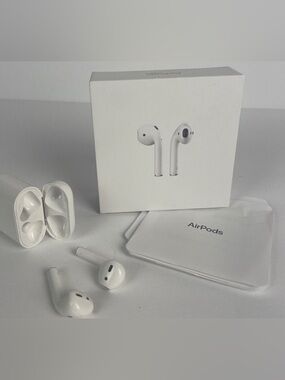 airpods (no box included)